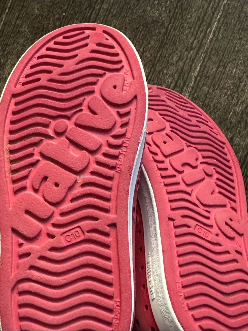 Native Jefferson Slip-On Kids Shoes in Red C10